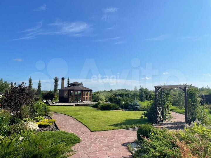 Дом 239,8 м² на участке 36 сот.