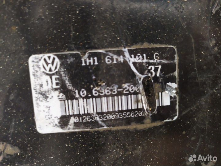 Вакуумный усилитель тормозов Volkswagen Golf 3