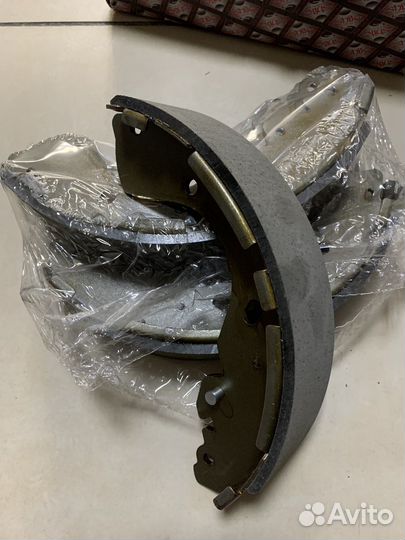 Колодки тормозные задние барабанные Navara D40