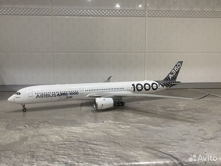 Airbus A350-1000 1:144