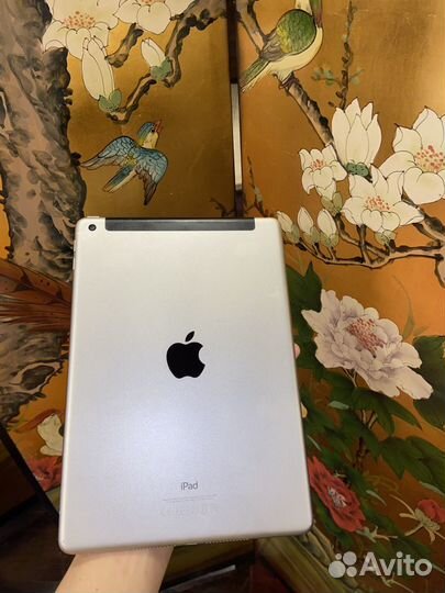 Apple iPad 32 gb sim a1823 Wi-Fi-cellular
