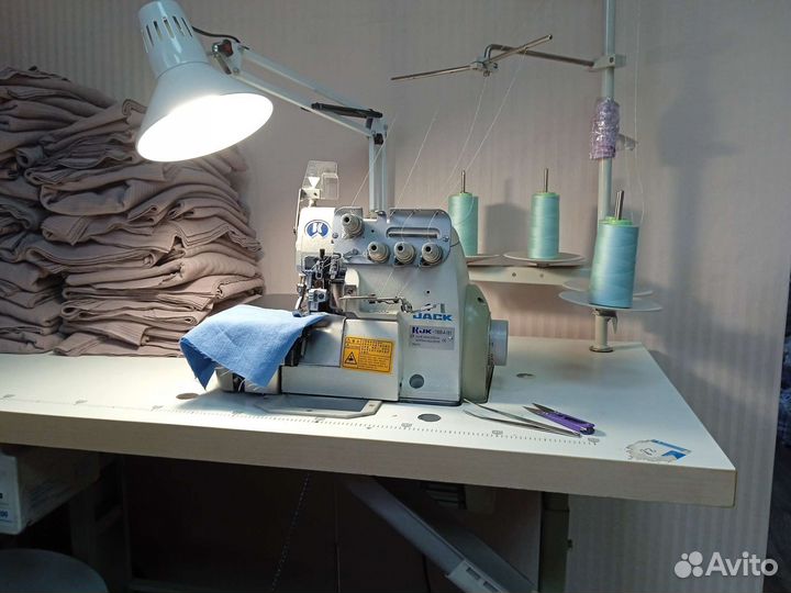 Швейная машинка оверлок