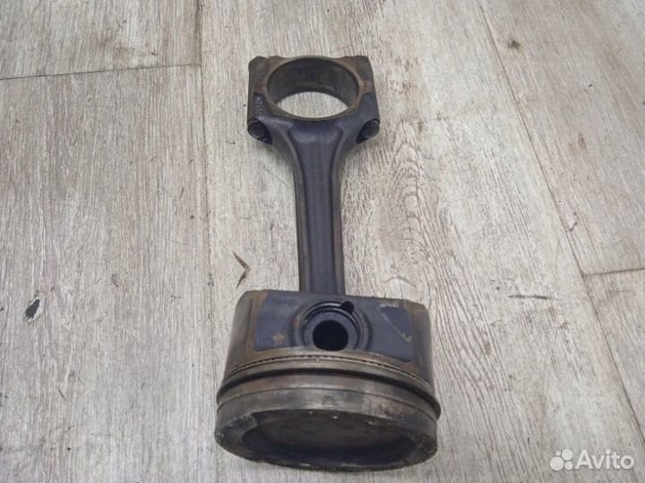 Поршень с шатуном Volkswagen Passat B4 1.9 1995