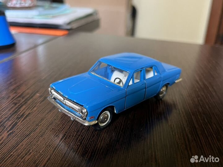 Модель автомобиля СССР 1/43 газ 24 волга