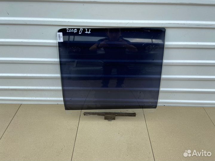 Стекло двери заднее левое Volkswagen Golf 2