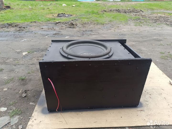 Продам сабвуфер с коробом