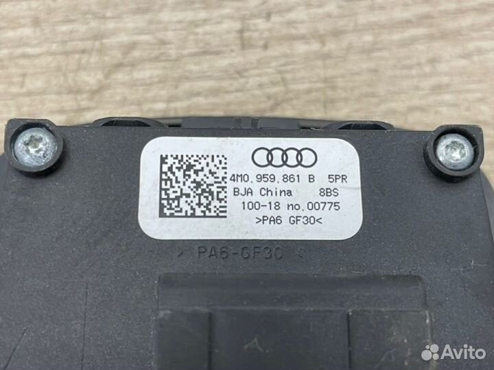 Клавиша разблокировки спинки сиденья Audi Q7 4M