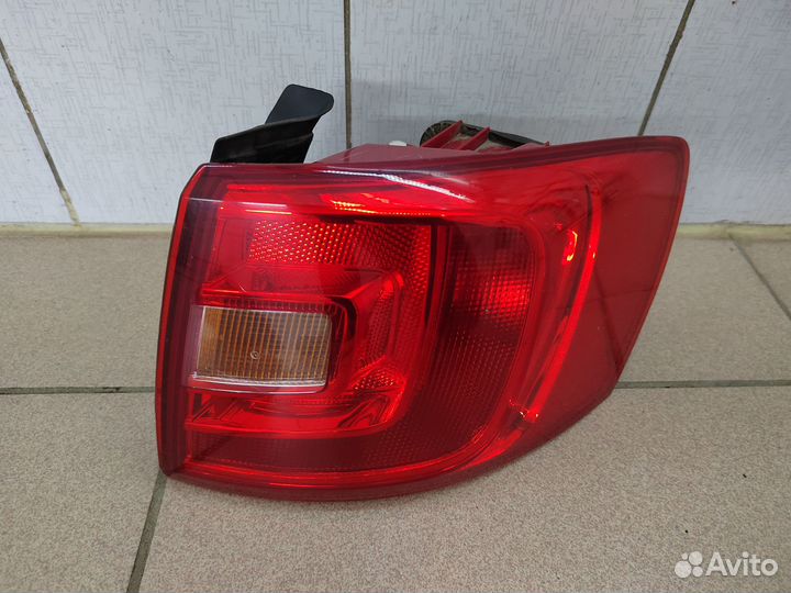 Фонарь правый наружный VW Jetta 6 дорест