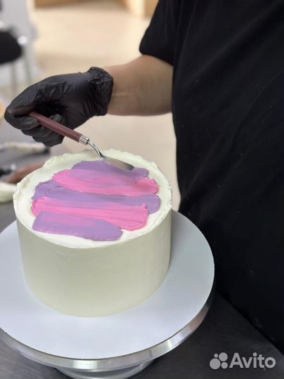 Помощник кондитера-оформителя