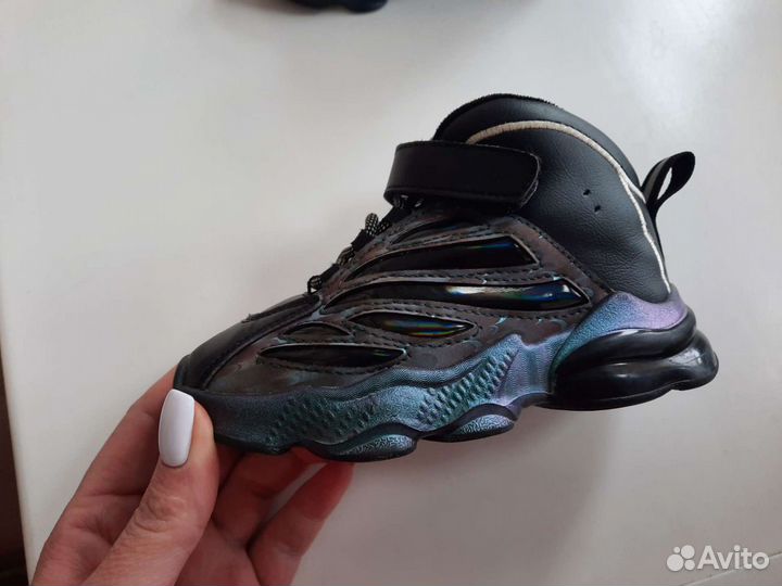 Утеплённые кроссовки 24 размер