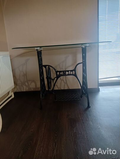 Стол из станины, обеденный стол