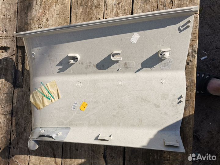 Обшивка задней стойки салона т5 левая