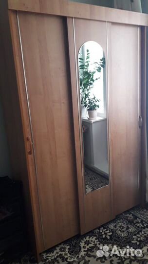 Шкаф купе 3 дверный с зеркалом