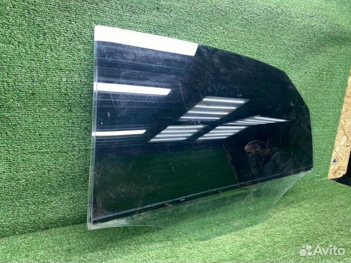 Стекло двери заднее левое Volkswagen Polo 5