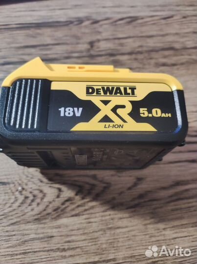 Зарядное устройство dewalt dcb115 и аккумулятор