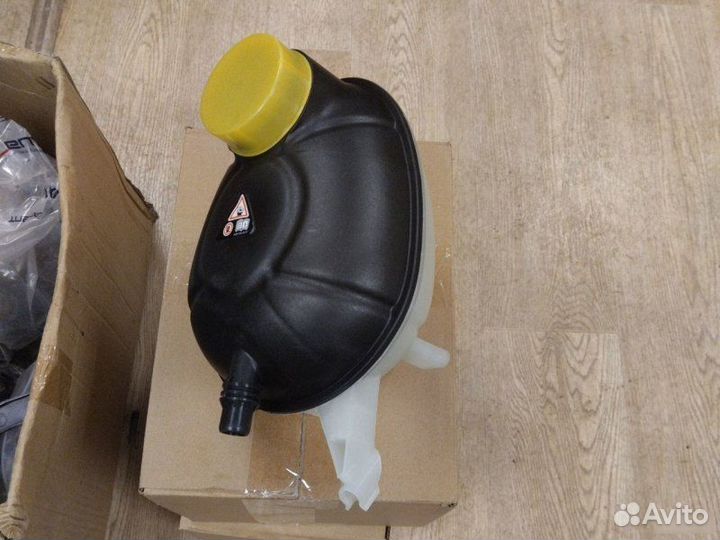 Расширительный бачок Mercedes C W205