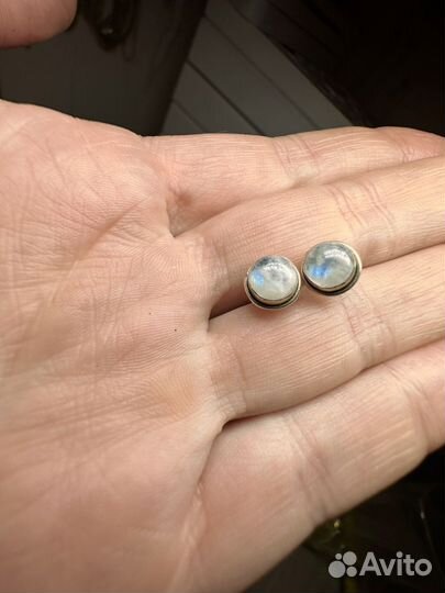 Серьги пусеты с лунным камнем