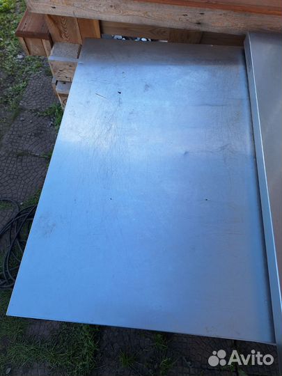 Металлический стол