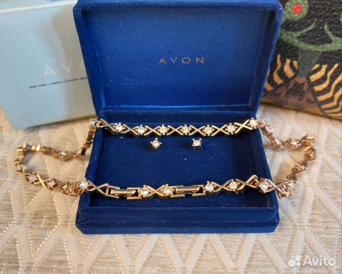 Винтажные комплекты и броши