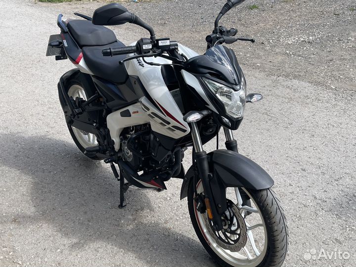 Продам мотоцикл Bajaj Pulsar NS 200, 165 км пробег