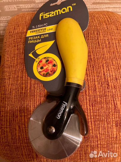 Резак доя пиццы fissman