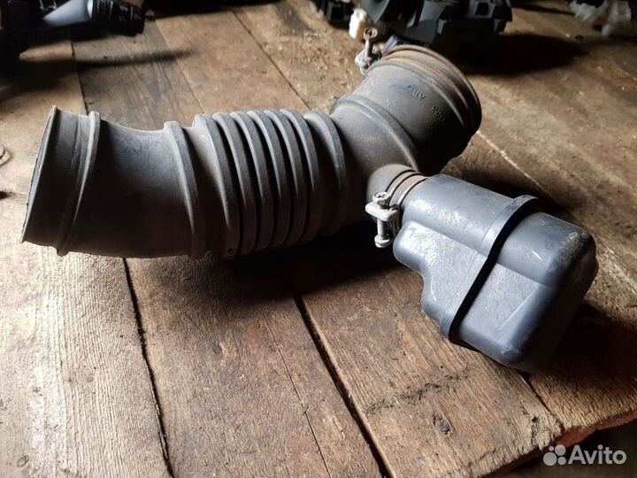 Патрубок воздушного фильтра Паджеро Пинин ио