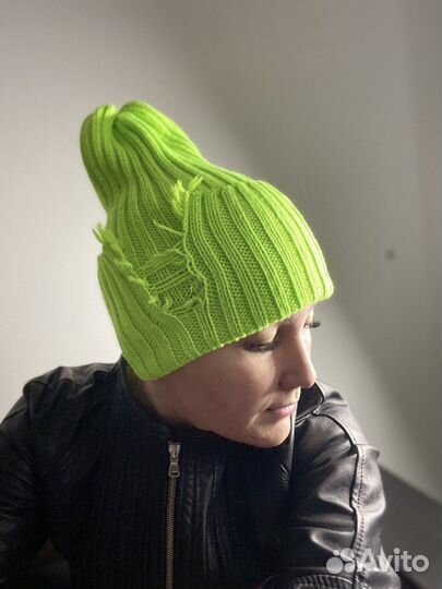 Рванная шапка тренд сезона