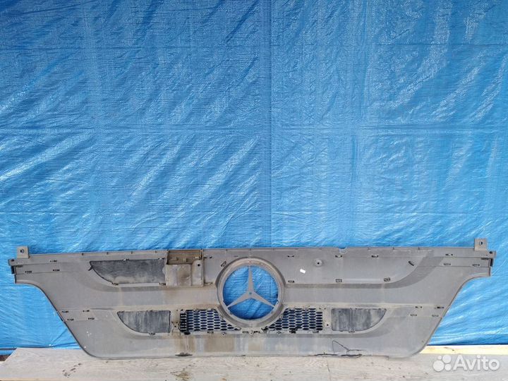 Решетка радиатора Mercedes Axor 2005