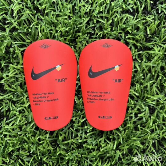 Mini Футбольные щитки Nike red