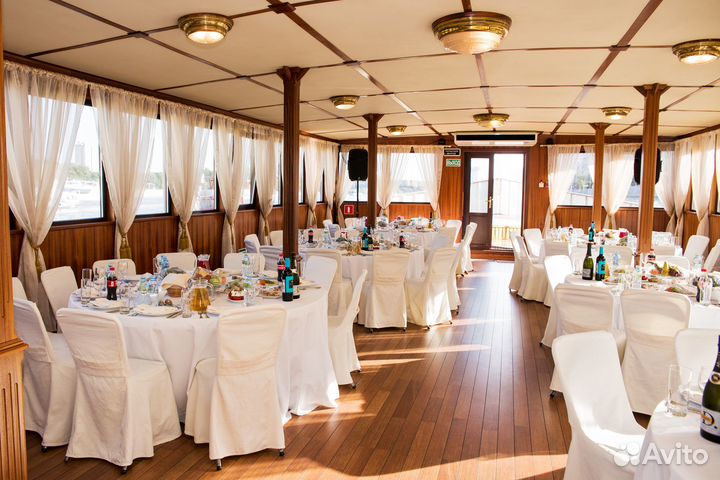 Аренда теплохода Царица Елена