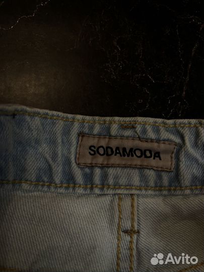 Джинсы с разрезами на попе Sodamoda