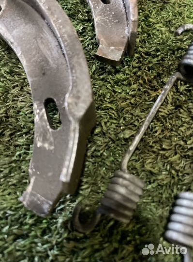 Колодки стояночного тормоза задние Mercedes-Benz