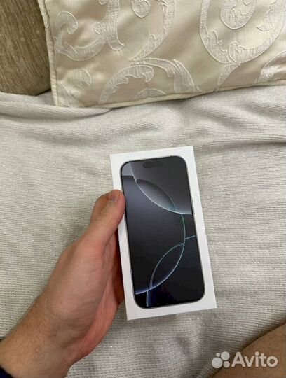 Коробка от iPhone 16 pro