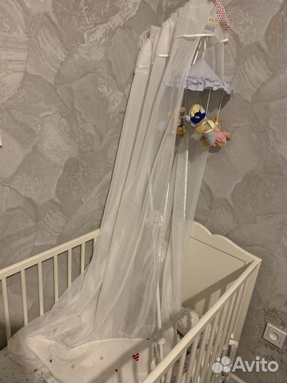 Балдахин с держателем и мобилем