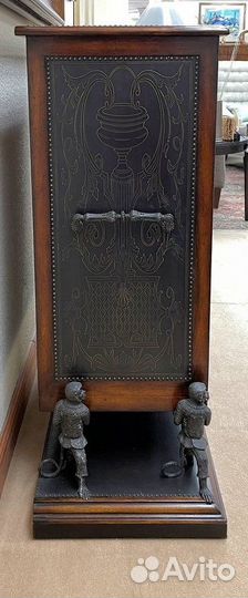 Комод с обезьянами theodore alexander monkey chest