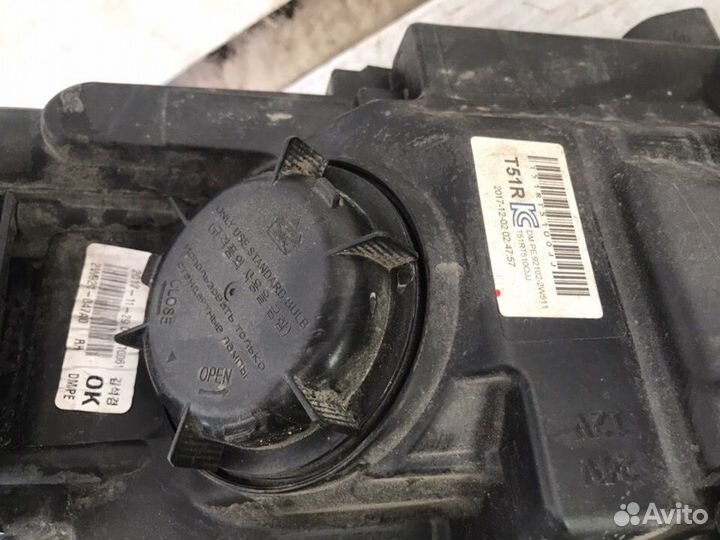 Фара правая / левая Hyundai Santa Fe 3