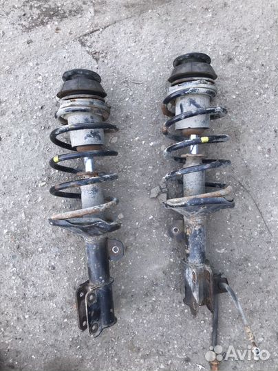 Амортизаторы передние в сборе на Chevrolet Lacetti