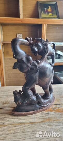 Статуя из дерева