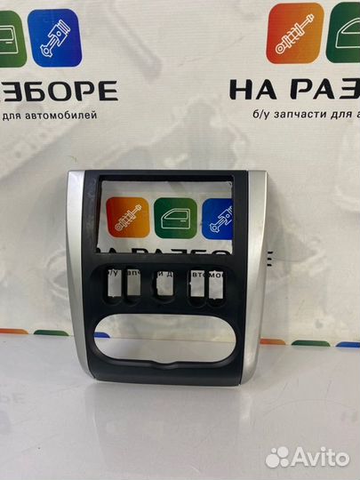 Накладка на центральную консоль (торпеды) Nissan