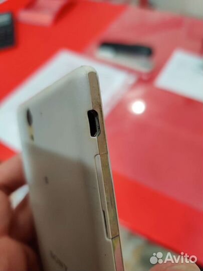 Телефон Sony xperia C3