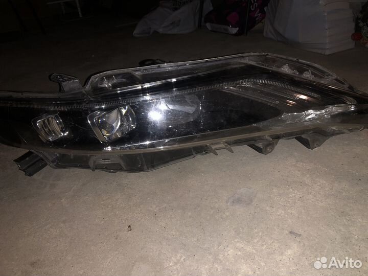 Фара Toyota Harrier