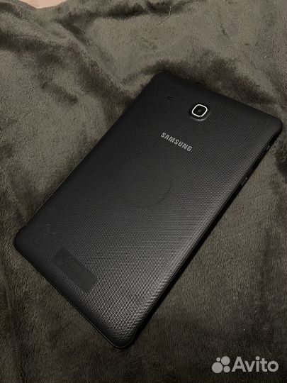 Планшет Samsung sm t561