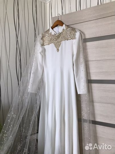 Платье на никах