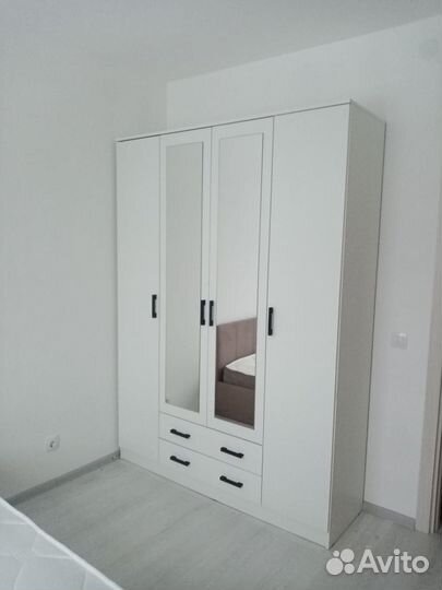 Шкаф с зеркалом