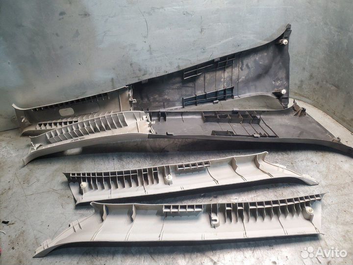 Pontiac Vibe Обшивка стойки левой правой