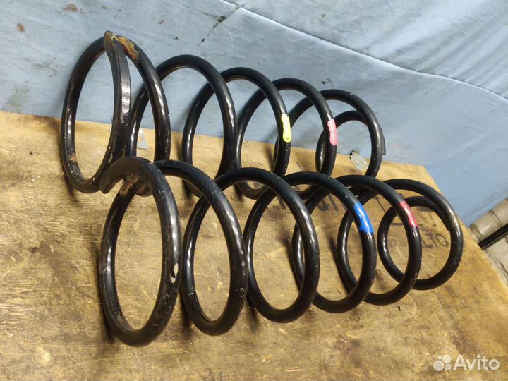 Пружины задние Toyota LC200 2016г 1vdftv