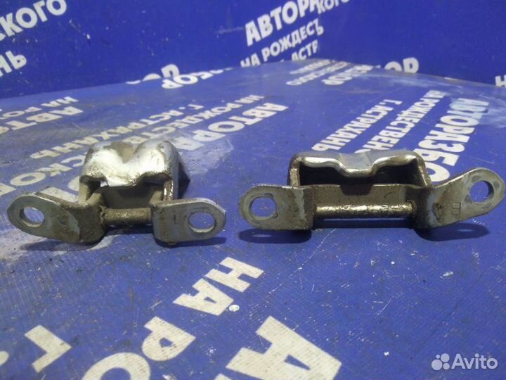 Петля двери Honda Vigor седан 1995