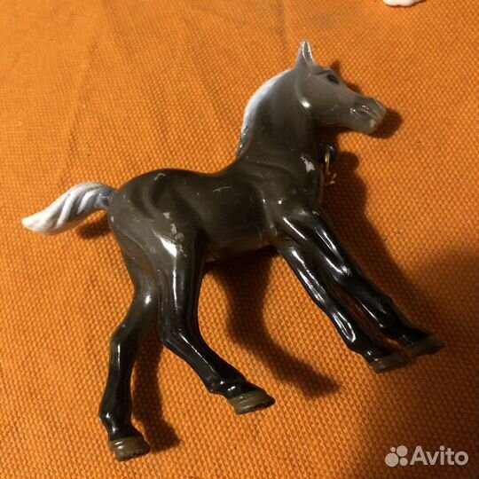 Лошадь трещетка зеркало мелкие игрушки из киндера