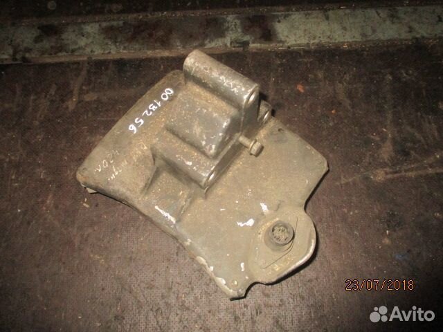 Крышка блока EDC 5600632598 Magnum 2003г. renault