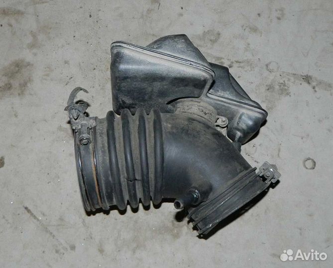 Резонатор воздухозаборника Kia Magentis 1